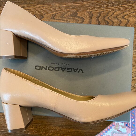 Leather square toe nude pumps with low block heel - Naturalizer EUC - Picture 5 of 8